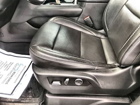 Used 2021 GMC Yukon Denali w/ Denali Premium Package image 12