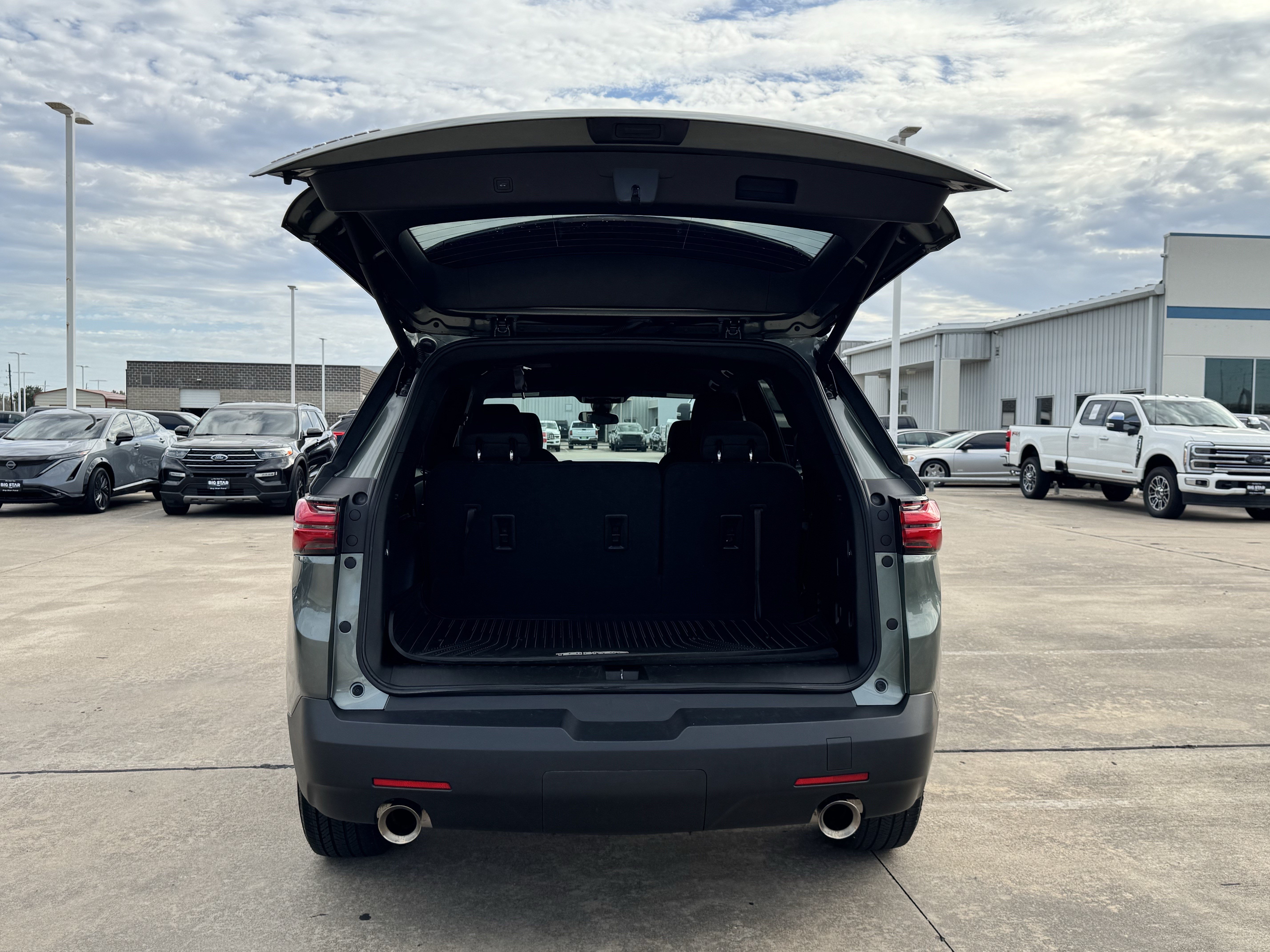 Used 2023 Chevrolet Traverse LT FWD image 33