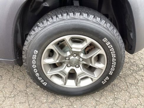 Used 2022 Jeep Cherokee Trailhawk image 10