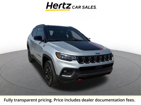 Used 2025 Jeep Compass Trailhawk AWD/4WD image 1