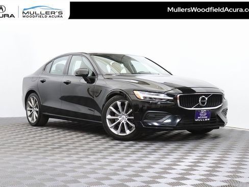 Used 2019 Volvo S60 T5 Momentum w/ Premium Package image 1