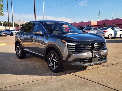 Used 2025 Nissan Kicks SV image 4