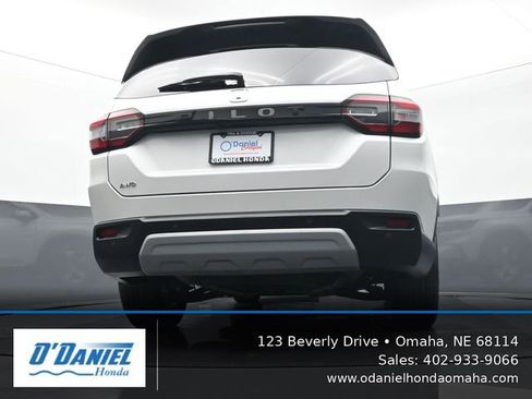 Used 2025 Honda Pilot EX-L image 11