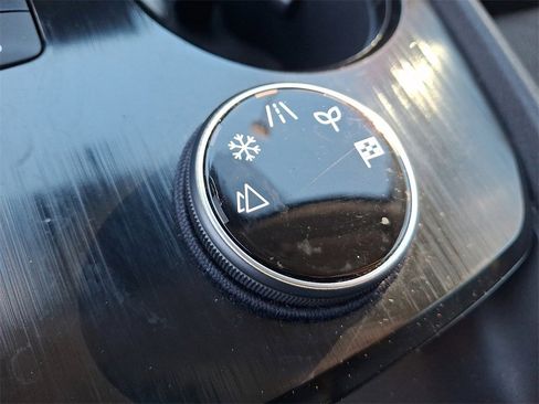 Used 2024 Nissan Rogue SV image 26