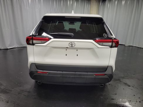Used 2023 Toyota RAV4 LE AWD/4WD image 7