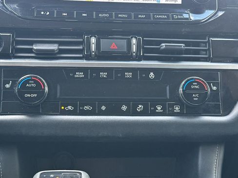 Used 2023 Nissan Pathfinder SL AWD/4WD image 24