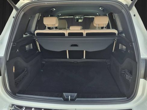 Used 2025 Mercedes-Benz GLB 250 w/ Exclusive Package image 10