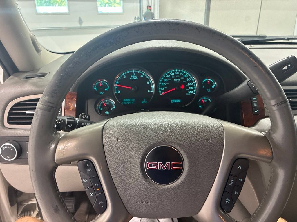Used 2014 GMC Yukon SLT w/ SLT Chrome Package AWD/4WD image 18