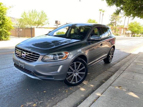 Used 2016 Volvo XC60 T6 Platinum FWD image 12