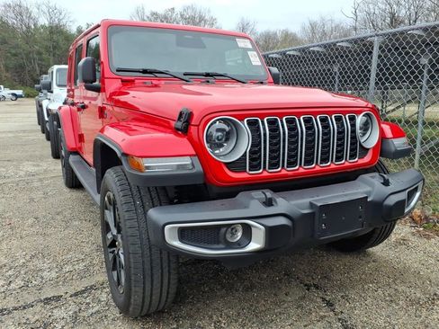 Used 2025 Jeep Wrangler Unlimited Sahara image 2