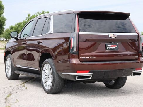 Used 2023 Cadillac Escalade Luxury AWD/4WD image 11
