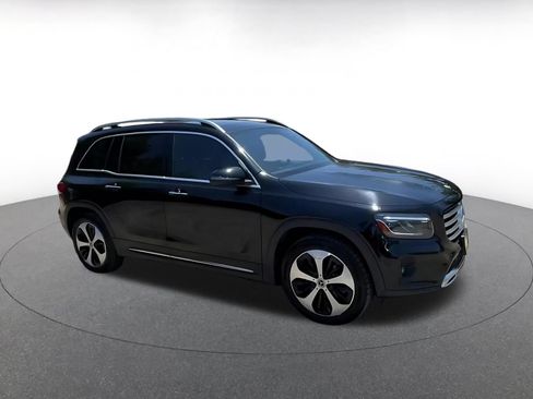 Used 2025 Mercedes-Benz GLB 250 4MATIC image 2