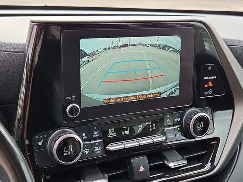 Used 2023 Toyota Highlander XLE FWD image 25