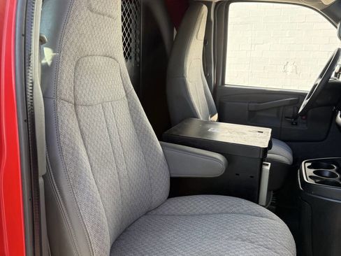 Used 2016 Chevrolet Express 2500 image 7