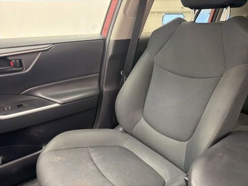 Used 2020 Toyota RAV4 LE w/ Carpet Mat Package FWD image 15