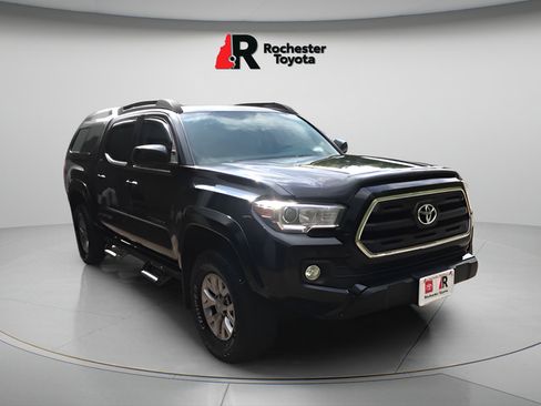 Used 2017 Toyota Tacoma SR5 w/ Tow Package AWD/4WD image 1