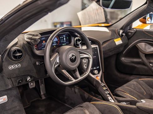 Used 2026 McLaren 750S Spider image 17