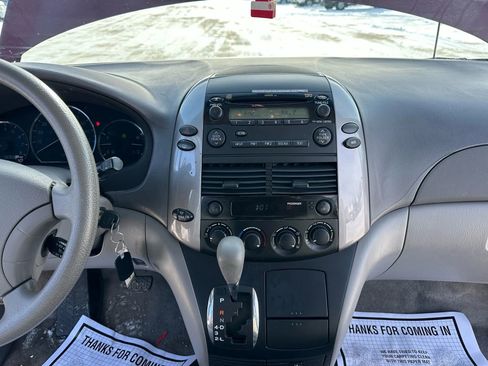Used 2009 Toyota Sienna LE image 19