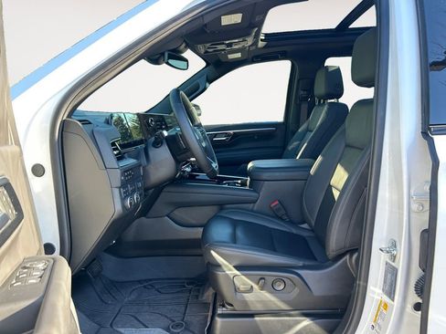 Used 2025 Chevrolet Tahoe Z71 w/ Comfort Package image 15