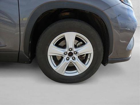 Used 2023 Toyota Highlander LE image 24