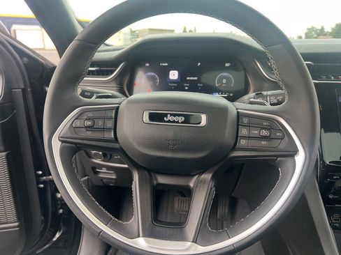 Used 2023 Jeep Grand Cherokee L Laredo image 15