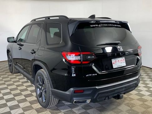 Used 2025 Honda Pilot Sport image 13