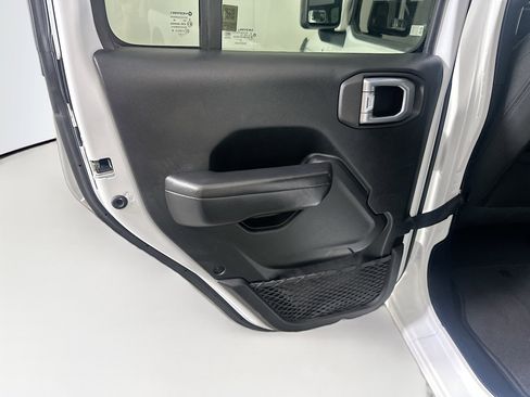 Used 2021 Jeep Wrangler Sport S image 25