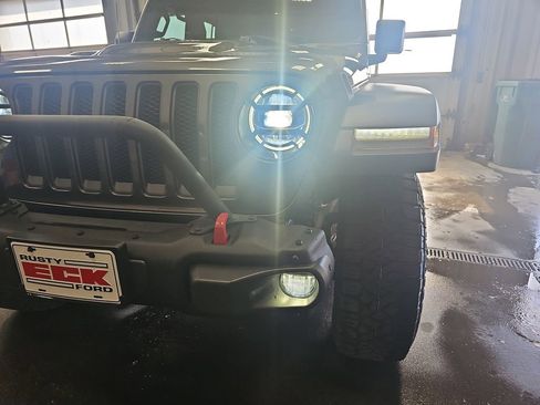 Used 2018 Jeep Wrangler Unlimited Rubicon AWD/4WD image 32