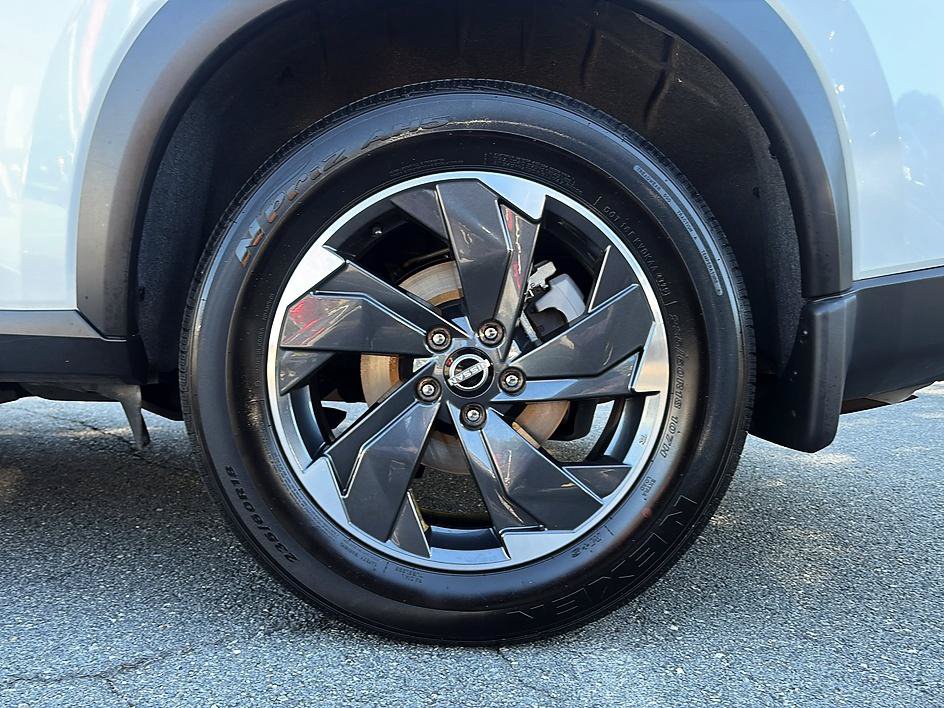 Certified 2025 Nissan Rogue SV AWD/4WD image 10