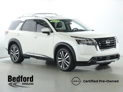 Certified 2024 Nissan Pathfinder Platinum w/ Cargo Package AWD/4WD image 1