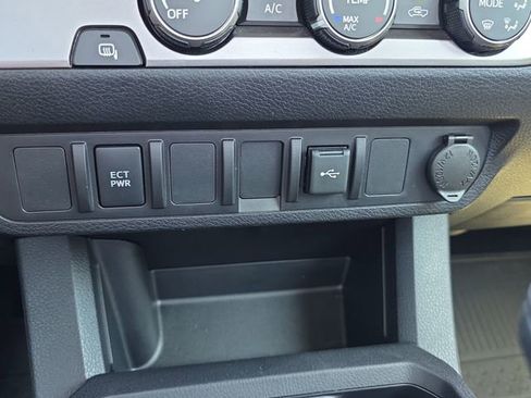 Used 2022 Toyota Tacoma SR RWD image 22