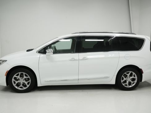 Used 2018 Chrysler Pacifica Limited FWD image 7