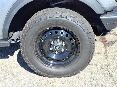 Used 2022 Ford Bronco Black Diamond image 7