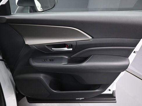 Used 2024 Toyota Grand Highlander XLE image 32