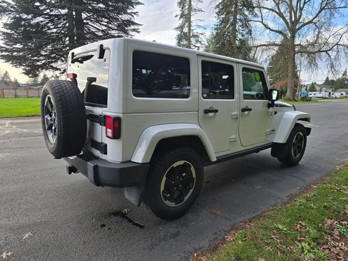 Used 2014 Jeep Wrangler Unlimited Sahara image 7