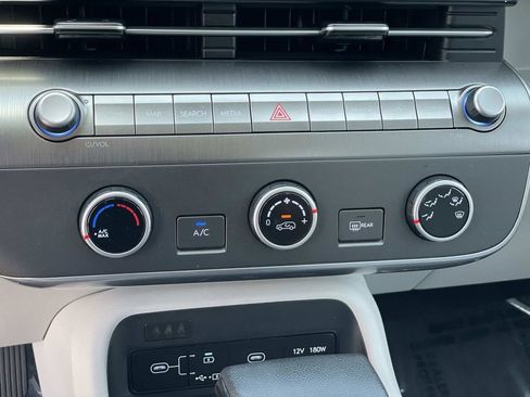 Certified 2025 Hyundai Kona SE FWD image 13