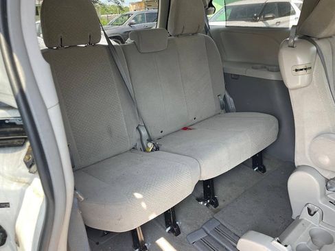 Used 2014 Toyota Sienna LE FWD image 13