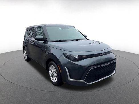 Used 2025 Kia Soul LX w/ LX Technology Package image 3