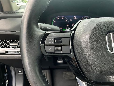 Used 2025 Honda Accord Touring image 11