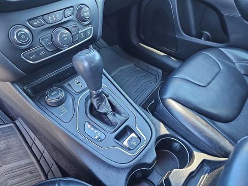 Used 2019 Jeep Cherokee Latitude Plus image 20