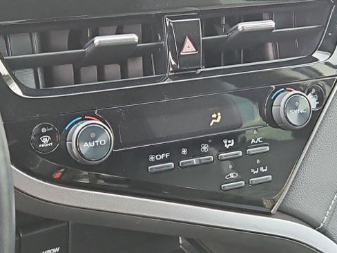 Used 2021 Toyota Camry SE image 17