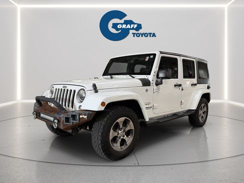 Used 2017 Jeep Wrangler Unlimited Sahara w/ Connectivity Group AWD/4WD image 2