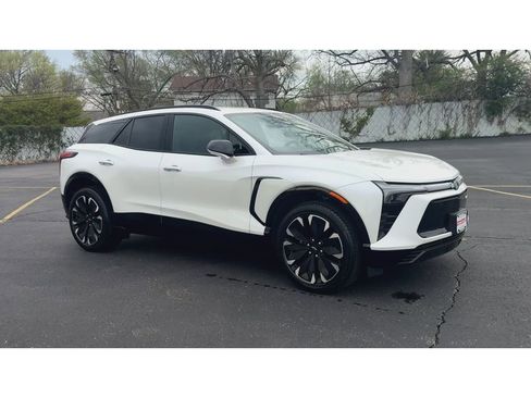 Certified 2024 Chevrolet Blazer EV RS image 2