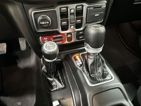 Used 2025 Jeep Gladiator Mojave w/ Safety Group image 21