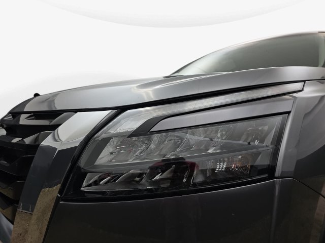 Used 2025 Nissan Pathfinder Platinum FWD image 32