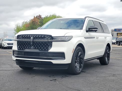 New 2026 Lincoln Navigator Reserve AWD/4WD image 2