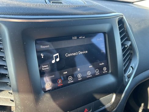 Certified 2019 Jeep Cherokee Latitude Plus w/ Cold Weather Group image 16