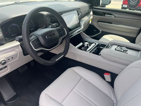 New 2025 Jeep Wagoneer Series II w/ Premium Group I image 13