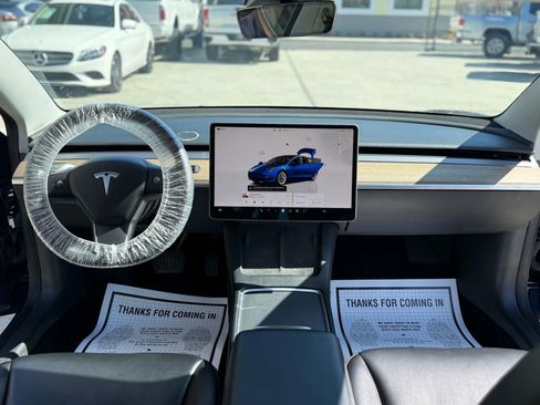 Used 2022 Tesla Model 3 Standard Range image 18