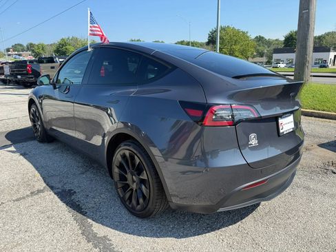 Used 2023 Tesla Model Y Long Range AWD/4WD image 7